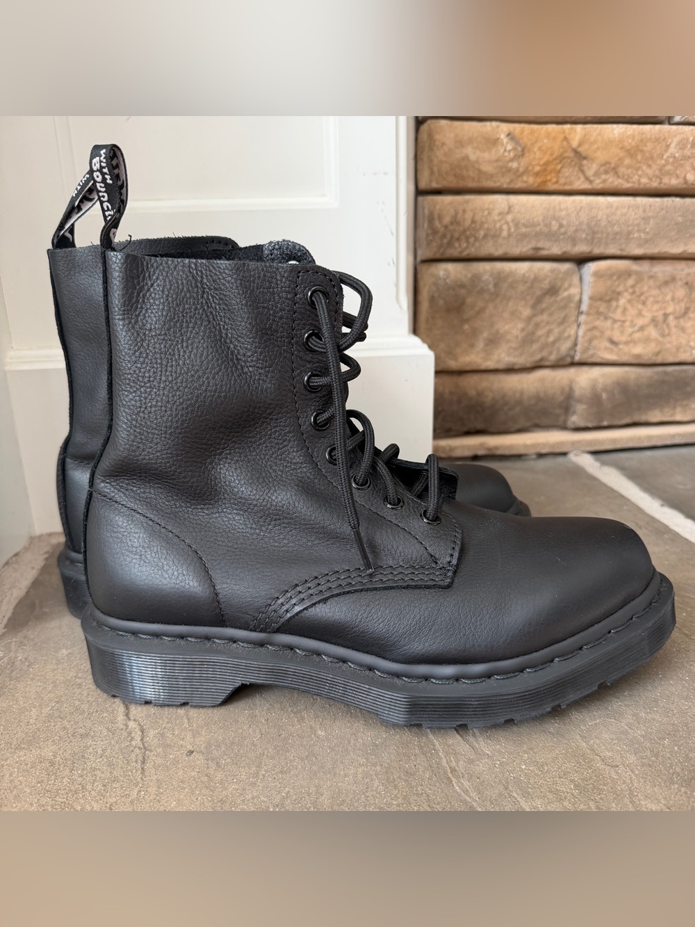 Dr. Martens womens Black Leather Lace-Up Combat Ankle Boots US 8 Pascal Mono